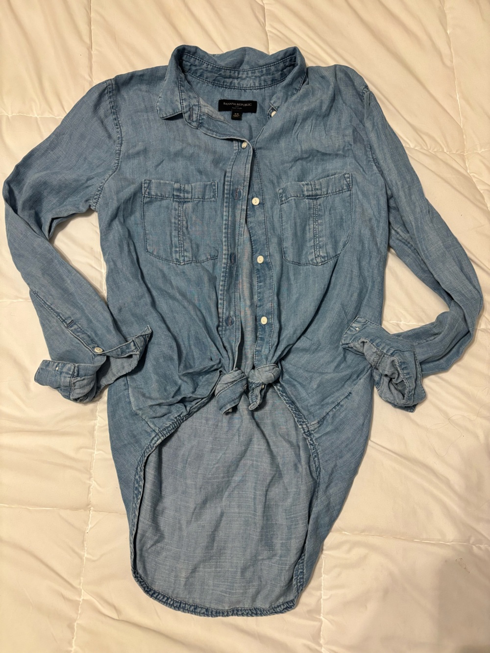 Banana Republic Light Blue Chambray Button-Up Shirt